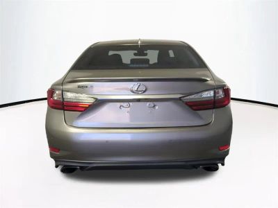 2018 Lexus ES — engine compartment view