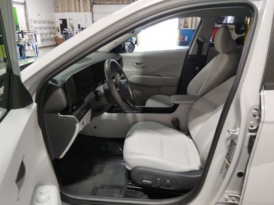 2025 Hyundai Kona — photo 17 view