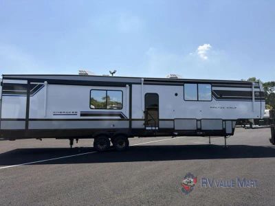 2027 Forest River RV Cherokee Arctic Wolf — photo 9 view