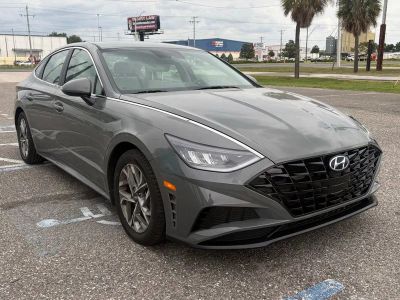 2022 Hyundai Sonata SEL in Gray — front three-quarter view