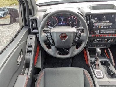 2026 Nissan Frontier — photo 17 view