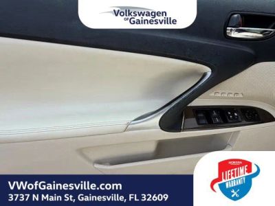 2010 Lexus IS — photo 11 view