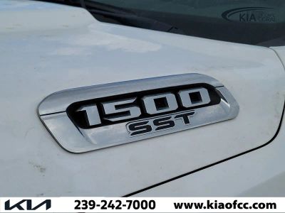 2025 Ram 1500 — interior view