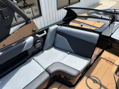 2025 Axis A20 - Photo 14