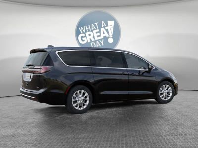 2026 Chrysler Pacifica — detail view