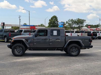 2025 Jeep Gladiator - Photo 2