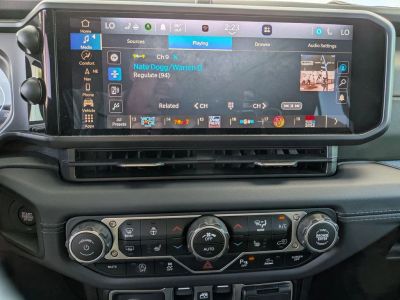 2025 Jeep Gladiator - Photo 18