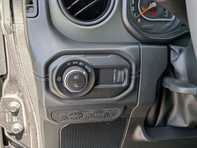 2025 Jeep Gladiator - Photo 13