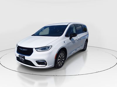 2024 Chrysler Pacifica — rear three-quarter view