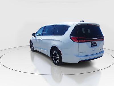 2024 Chrysler Pacifica — detail view
