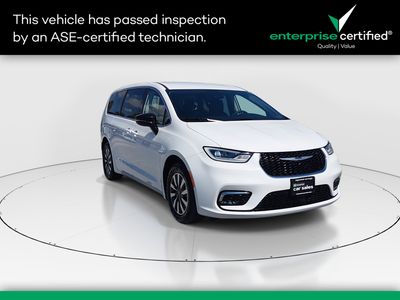 2024 Chrysler Pacifica Hybrid Select FWD — front three-quarter view