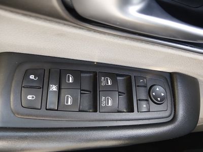2024 Chrysler Pacifica — photo 13 view