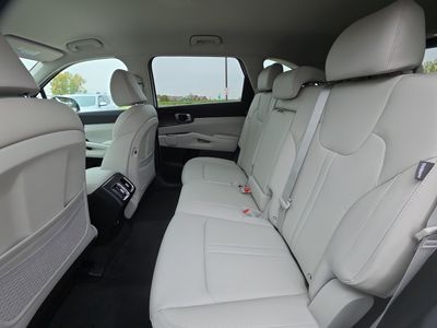 2026 Kia Sorento — photo 8 view