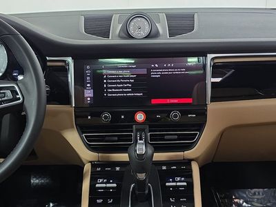 2026 Porsche Macan - Photo 16