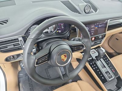 2026 Porsche Macan - Photo 4