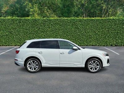 2025 Audi Q7 — side profile view