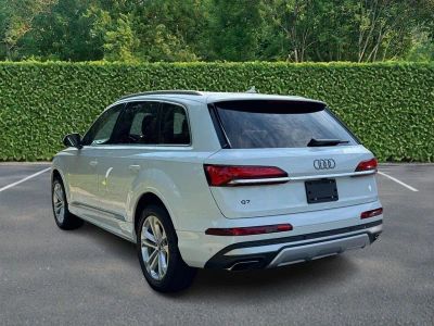2025 Audi Q7 — interior view