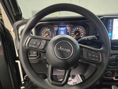 2026 Jeep Gladiator — photo 19 view