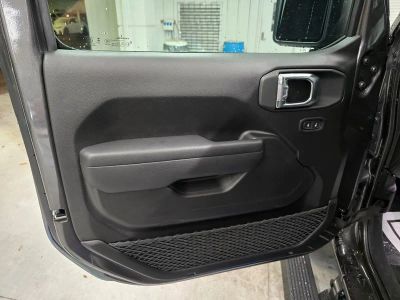 2026 Jeep Gladiator — photo 15 view