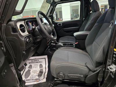 2026 Jeep Gladiator — photo 18 view