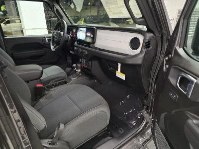 2026 Jeep Gladiator — photo 31 view
