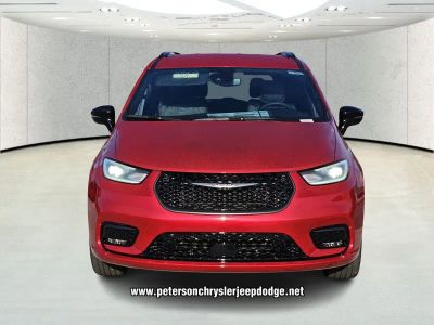 2026 Chrysler Pacifica — side profile view