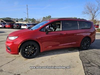 2026 Chrysler Pacifica — rear three-quarter view
