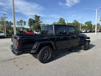 2026 Jeep Gladiator — side profile view