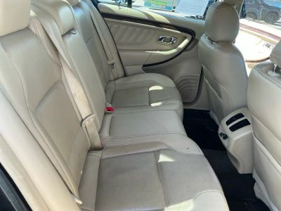 2016 Ford Taurus - Photo 18