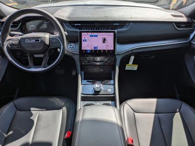2025 Jeep Grand Cherokee — photo 16 view