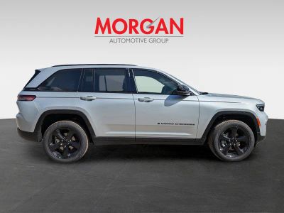 2025 Jeep Grand Cherokee — side profile view