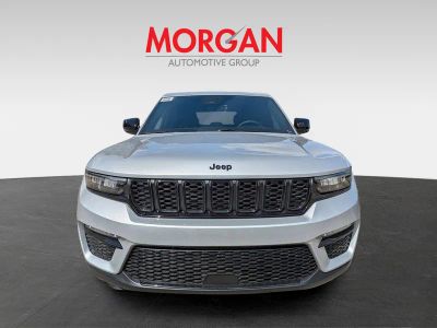 2025 Jeep Grand Cherokee — photo 8 view