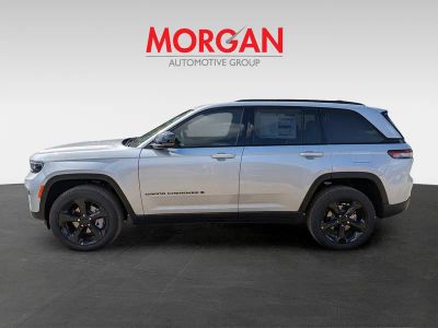 2025 Jeep Grand Cherokee — engine compartment view