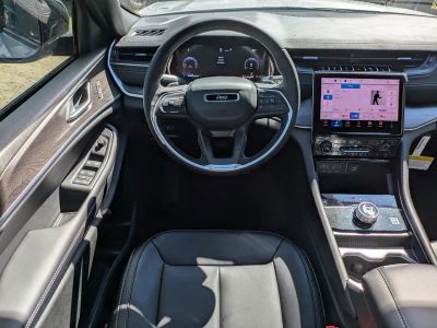 2025 Jeep Grand Cherokee — photo 17 view