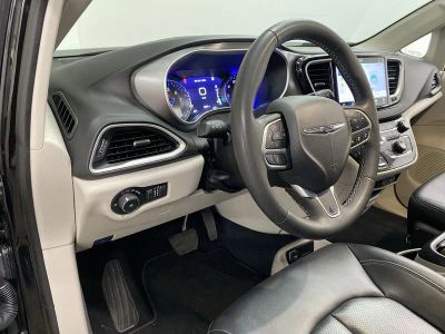 2024 Chrysler Pacifica — side profile view