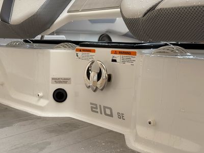 2025 Scarab 255 SE - Photo 15