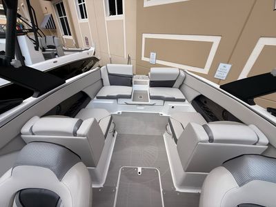 2025 Scarab 255 SE - Photo 13