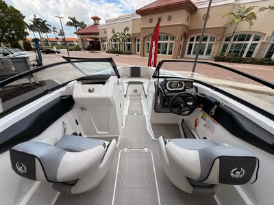 2025 Scarab 255 SE - Photo 8