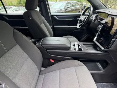 2025 GMC Acadia — photo 10 view