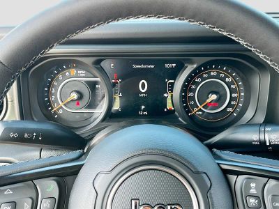 2026 Jeep Gladiator — photo 12 view