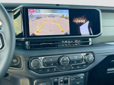2026 Jeep Gladiator — photo 14 view
