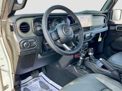 2026 Jeep Gladiator — photo 9 view