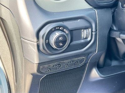 2026 Jeep Gladiator — photo 10 view