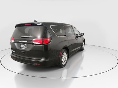 2023 Chrysler Voyager - Photo 7