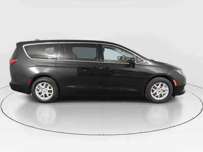 2023 Chrysler Voyager - Photo 8