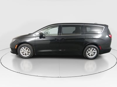 2023 Chrysler Voyager - Photo 4