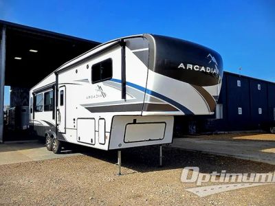 2024 Keystone Arcadia — front three-quarter view