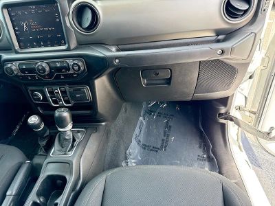 2022 Jeep Gladiator — photo 16 view