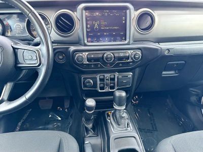 2022 Jeep Gladiator — photo 17 view