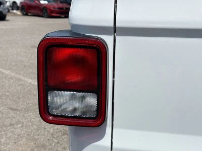 2022 Jeep Gladiator — photo 10 view